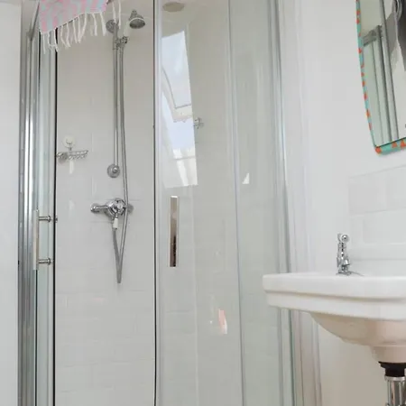 Apartment 3 Bedroom Victorian House With Stunning Views *
